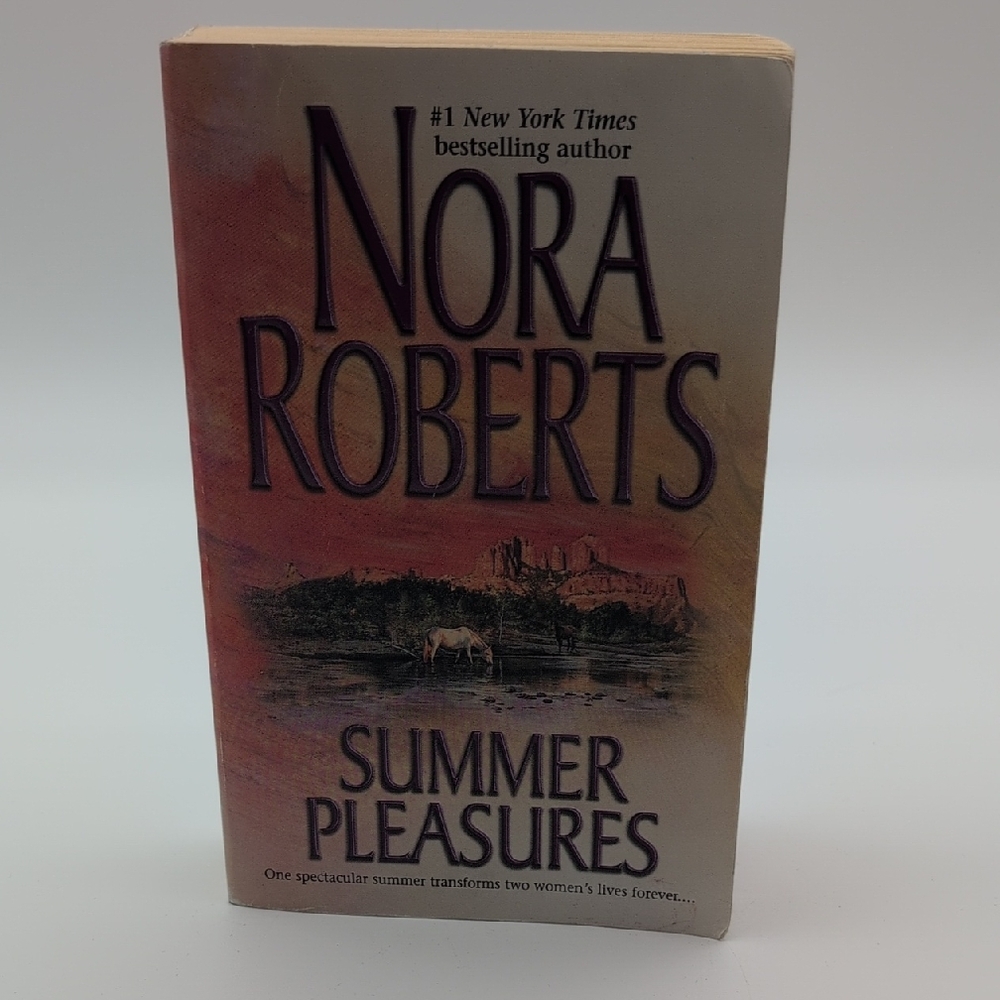 💵2/$10Bundle and Save💵Nora Roberts 'Summer Pleasures' Book